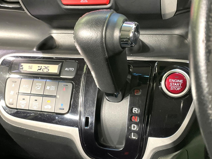 2013 Honda N-BOX CUSTOM DBA-JF1 (UW-6a20ec4bd0c9f)[24]