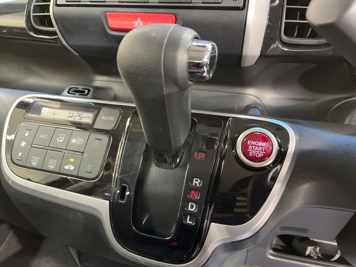 2015 Honda N-BOX CUSTOM DBA-JF1 (UW-6a20ec4f0bb19)[13]