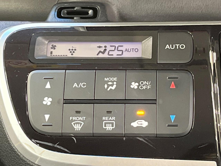 2015 Honda N-BOX CUSTOM DBA-JF1 (UW-6a20ec4f0bb19)[14]