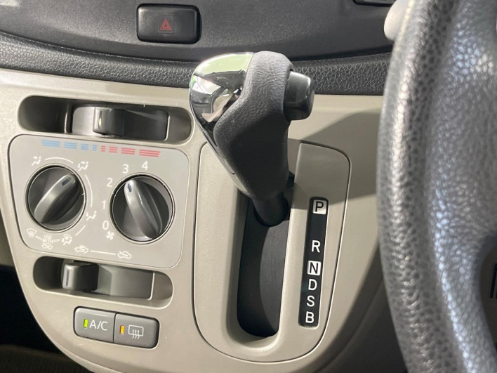 2012 Toyota Pixis Epoch DBA-LA300A (UW-6a20ec9bee81b)[27]