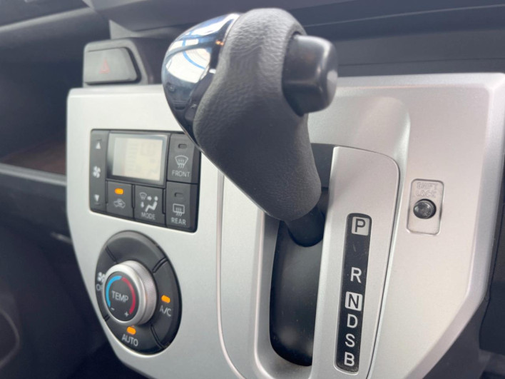 2016 Daihatsu Wake DBA-LA700S (UW-6a20ecb34b60e)[23]