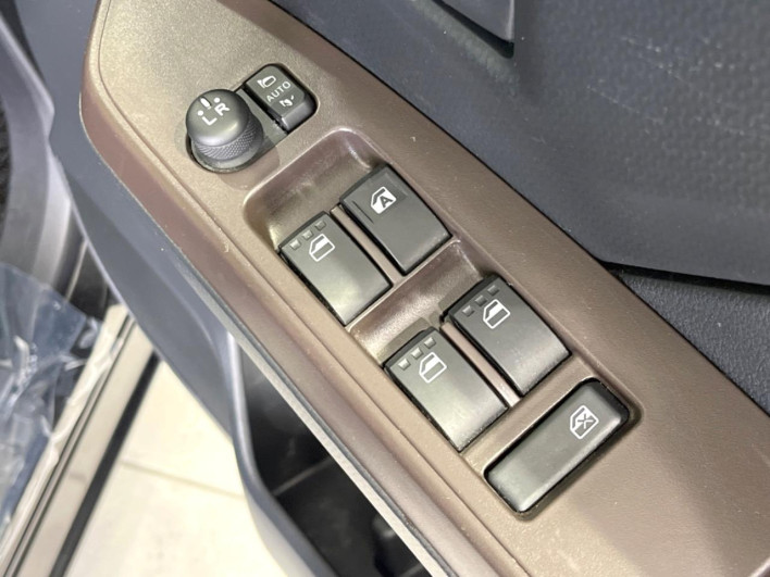 2017 Toyota Roomy DBA-M900A (UW-6a20ecc1926bc)[29]