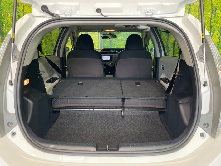2013 Toyota Aqua DAA-NHP10 (UW-6a20ed384bc6d)[29]