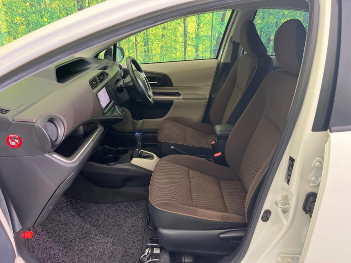 2013 Toyota Aqua DAA-NHP10 (UW-6a20ed384bc6d)[20]