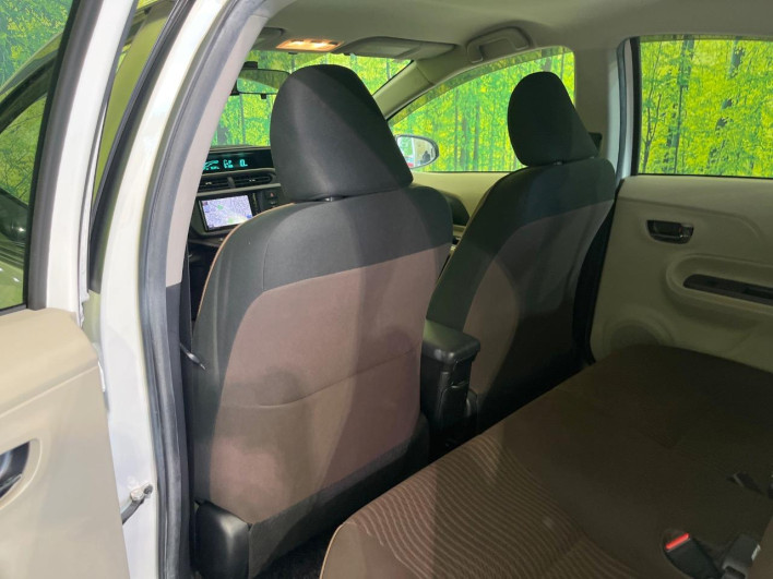 2013 Toyota Aqua DAA-NHP10 (UW-6a20ed384bc6d)[18]