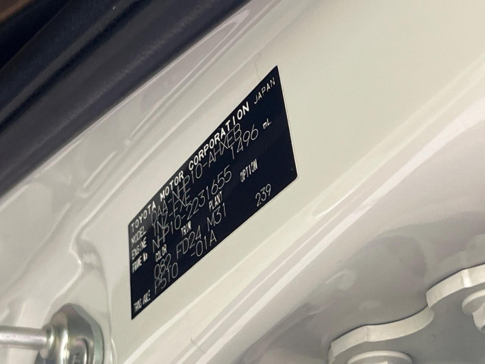 2013 Toyota Aqua DAA-NHP10 (UW-6a20ed384bc6d)[1]