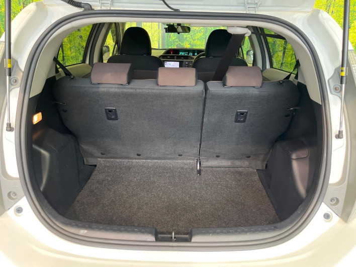 2013 Toyota Aqua DAA-NHP10 (UW-6a20ed384bc6d)[26]