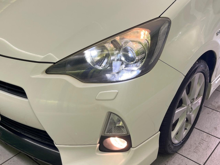 2013 Toyota Aqua DAA-NHP10 (UW-6a20ed384bc6d)[9]