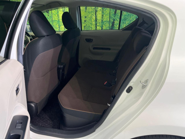 2013 Toyota Aqua DAA-NHP10 (UW-6a20ed384bc6d)[17]