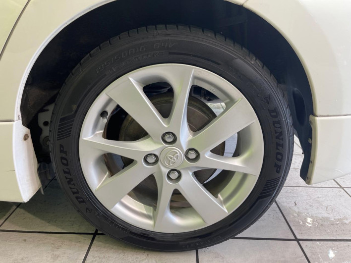 2013 Toyota Aqua DAA-NHP10 (UW-6a20ed384bc6d)[11]