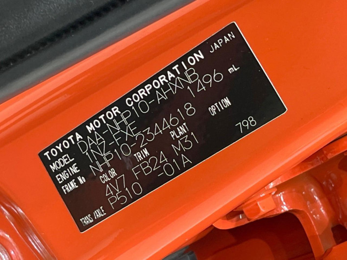 2014 Toyota Aqua DAA-NHP10 (UW-6a20ed389667c)[1]