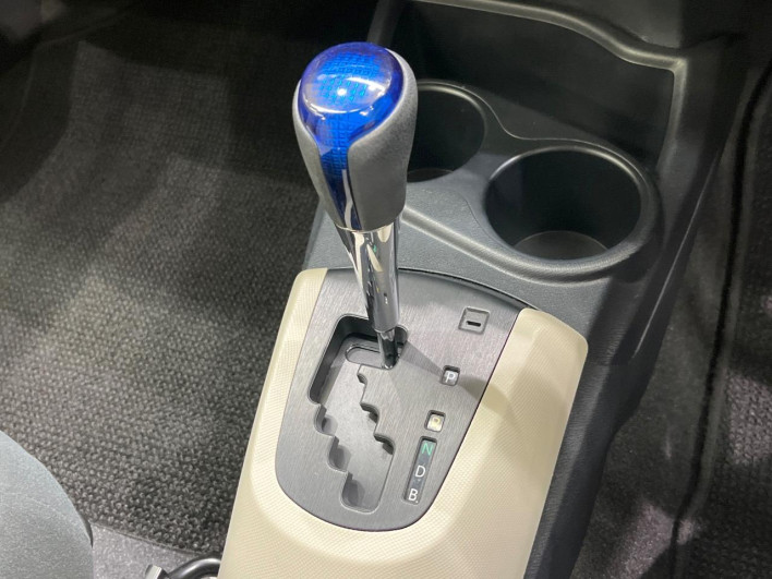 2014 Toyota Aqua DAA-NHP10 (UW-6a20ed389667c)[14]