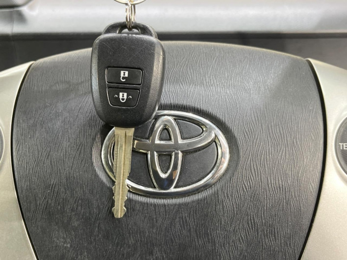 2014 Toyota Aqua DAA-NHP10 (UW-6a20ed389667c)[21]