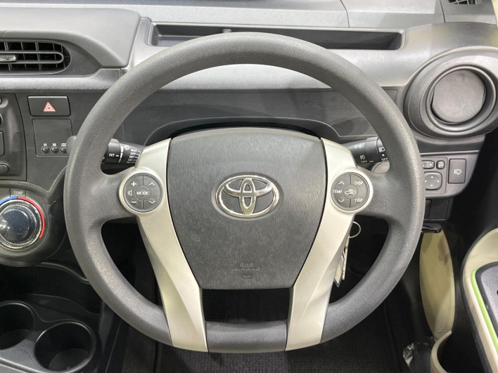 2014 Toyota Aqua DAA-NHP10 (UW-6a20ed389667c)[25]