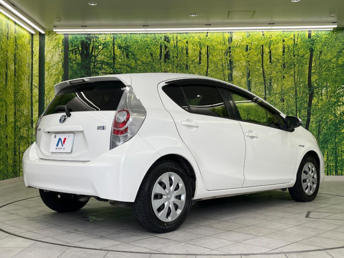 2012 Toyota Aqua DAA-NHP10 (UW-6a20ed3d5b5bb)[17]
