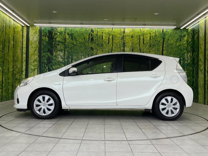 2012 Toyota Aqua DAA-NHP10 (UW-6a20ed3d5b5bb)[28]