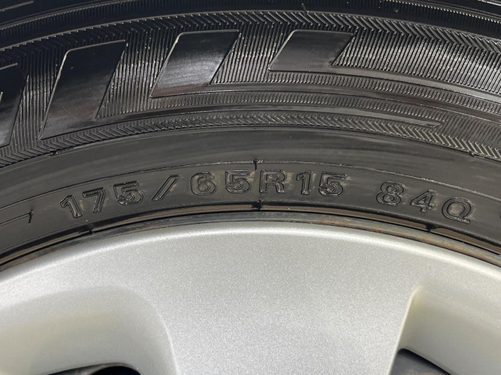 2012 Toyota Aqua DAA-NHP10 (UW-6a20ed3d5b5bb)[5]