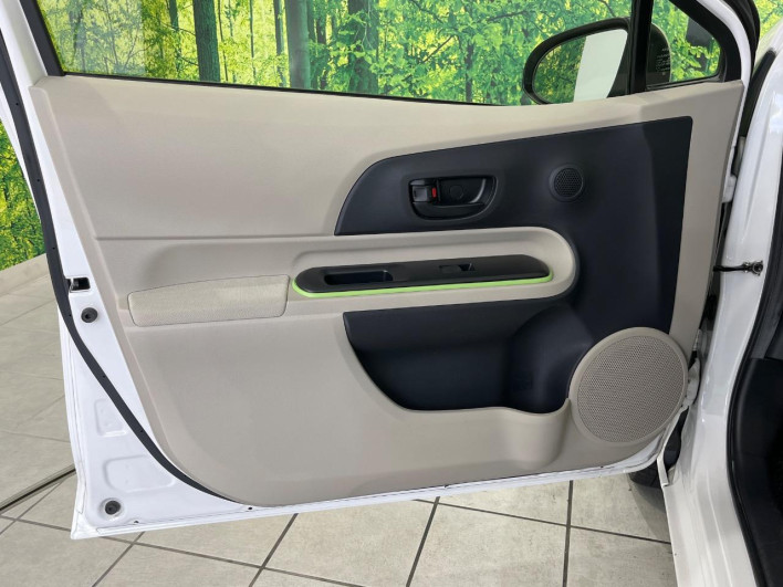 2012 Toyota Aqua DAA-NHP10 (UW-6a20ed3d5b5bb)[29]