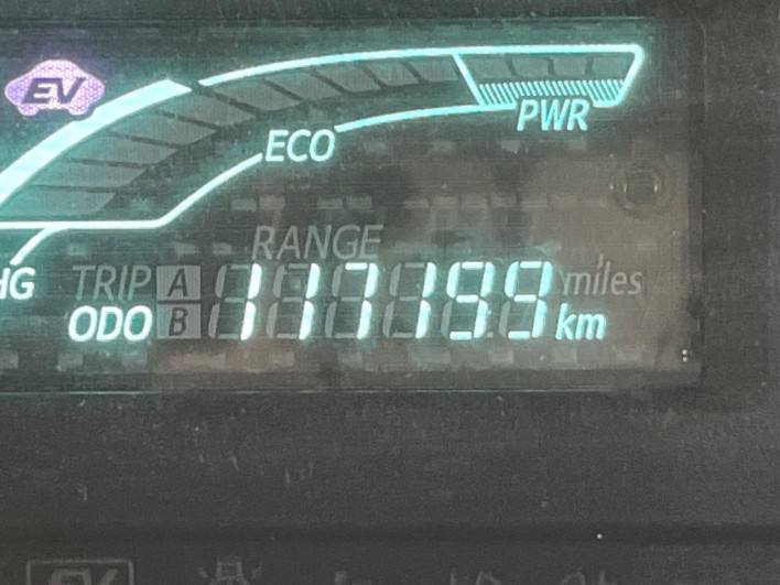2012 Toyota Aqua DAA-NHP10 (UW-6a20ed3d5b5bb)[2]