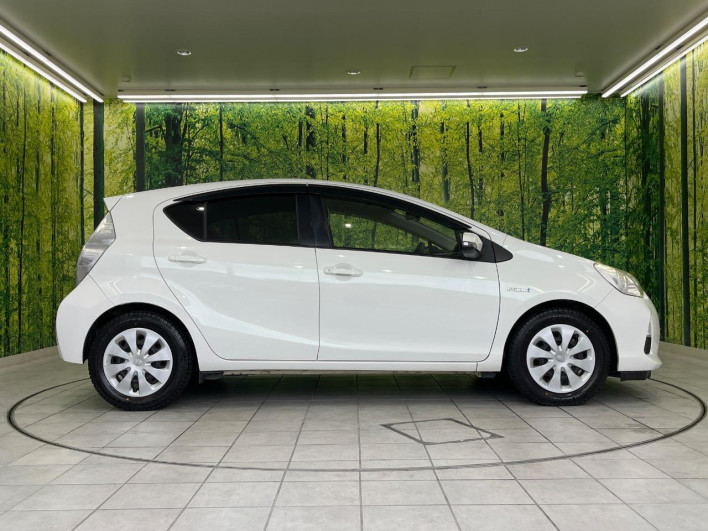 2012 Toyota Aqua DAA-NHP10 (UW-6a20ed3d5b5bb)[16]