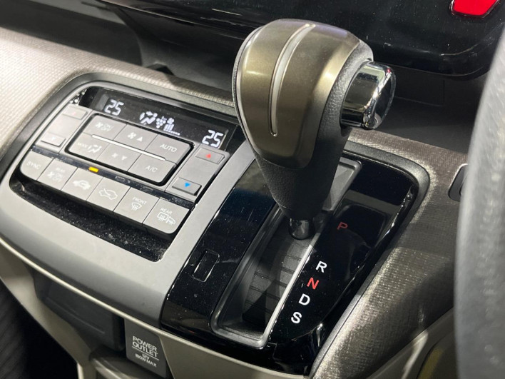 2015 Honda Step Wagon DBA-RP1 (UW-6a20ed59cabd8)[22]