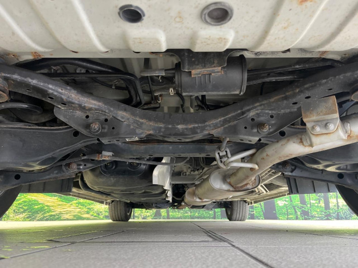2019 Nissan Elgrand DBA-TE52 (UW-6a20ed7d86e5e)[23]