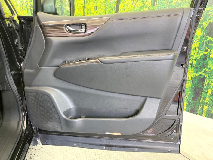 2019 Nissan Elgrand DBA-TE52 (UW-6a20ed7d8ba8e)[15]