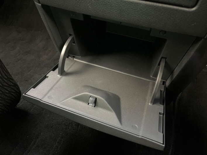 2019 Nissan Elgrand DBA-TE52 (UW-6a20ed7d8ba8e)[29]