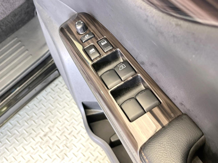 2019 Nissan Elgrand DBA-TE52 (UW-6a20ed7d8ba8e)[16]