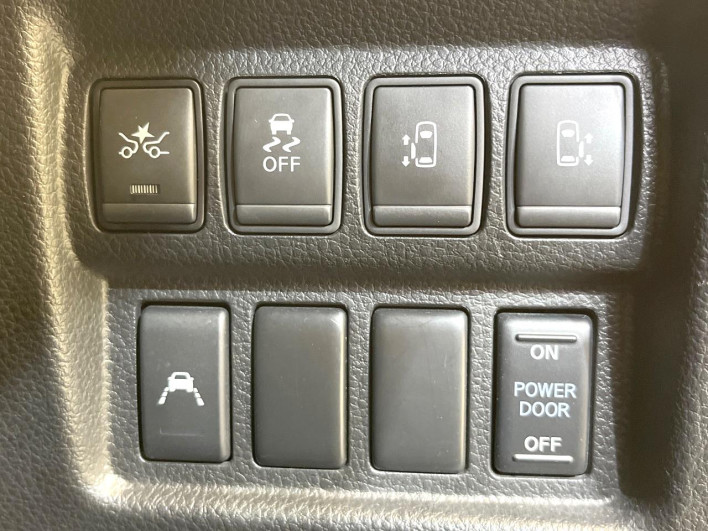 2019 Nissan Elgrand DBA-TE52 (UW-6a20ed7d8ba8e)[17]