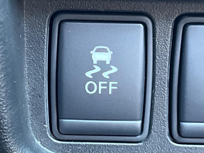 2015 Nissan JUKE DBA-YF15 (UW-6a20ed9e2e9af)[29]