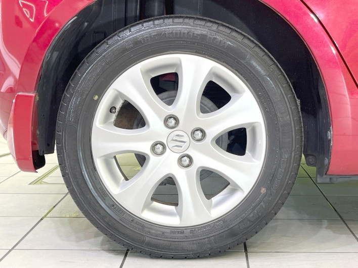 2013 Suzuki Swift DBA-ZC72S (UW-6a20eda2c854d)[19]