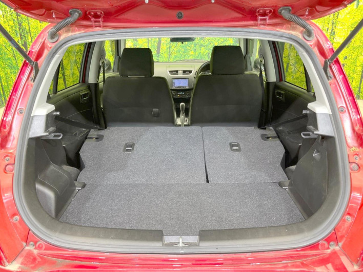 2013 Suzuki Swift DBA-ZC72S (UW-6a20eda2c854d)[25]