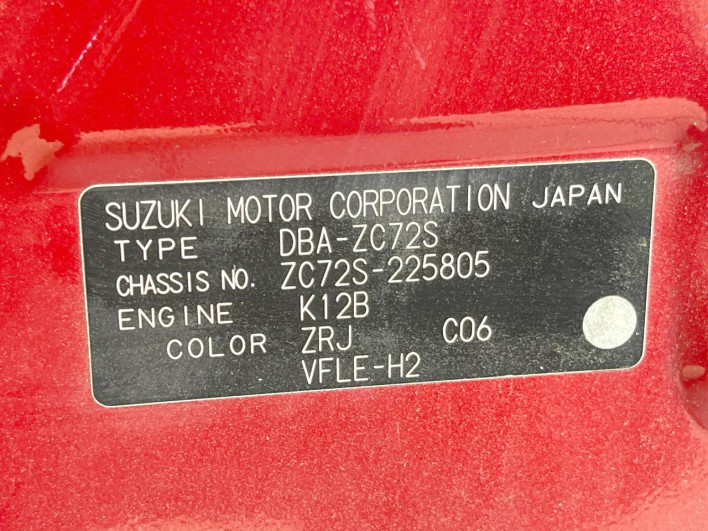 2013 Suzuki Swift DBA-ZC72S (UW-6a20eda2c854d)[1]