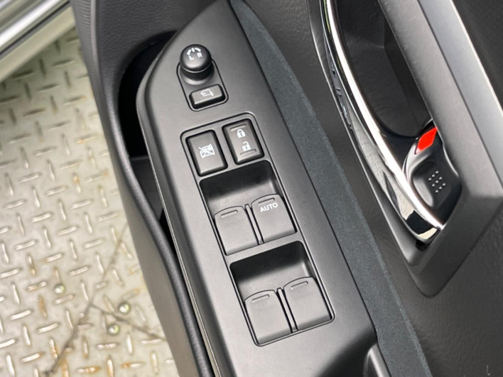 2014 Suzuki Swift DBA-ZC72S (UW-6a20eda30da10)[21]