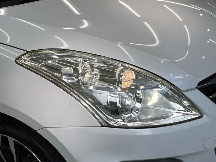 2015 Suzuki Swift DBA-ZC72S (UW-6a20eda3b8f55)[10]