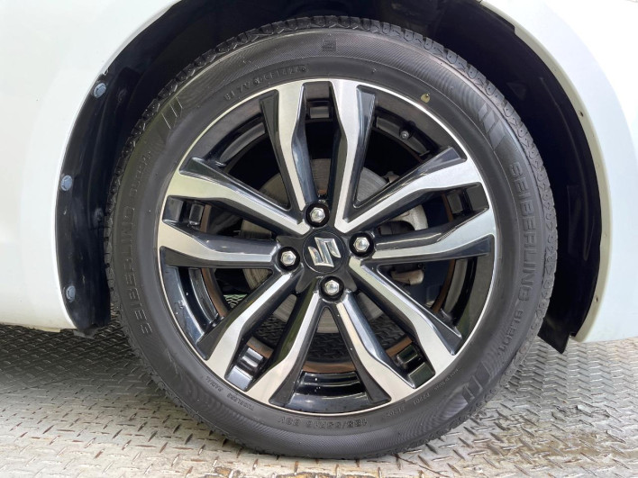 2015 Suzuki Swift DBA-ZC72S (UW-6a20eda3b8f55)[16]