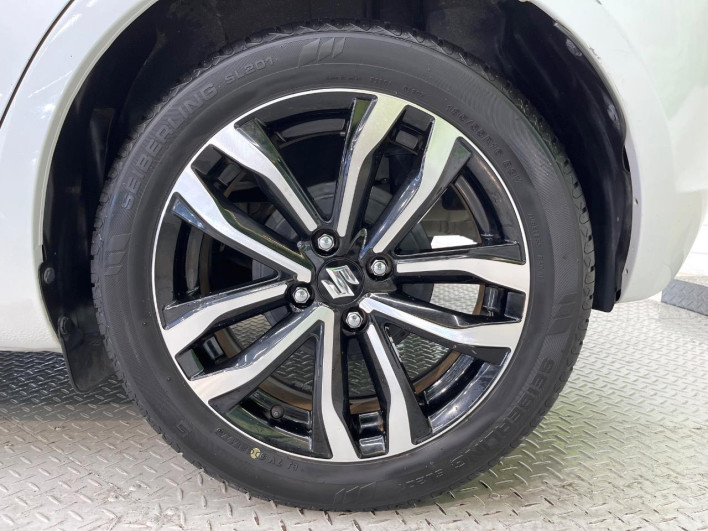 2015 Suzuki Swift DBA-ZC72S (UW-6a20eda3b8f55)[19]