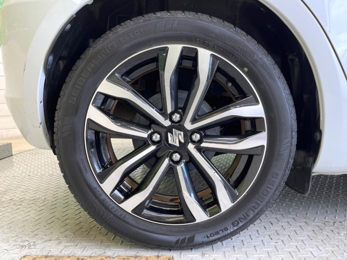 2015 Suzuki Swift DBA-ZC72S (UW-6a20eda3b8f55)[17]