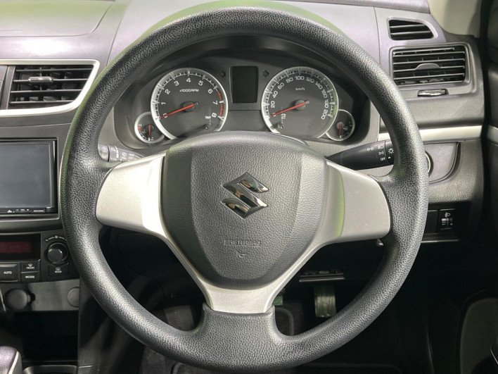 2015 Suzuki Swift DBA-ZC72S (UW-6a20eda46d97f)[28]