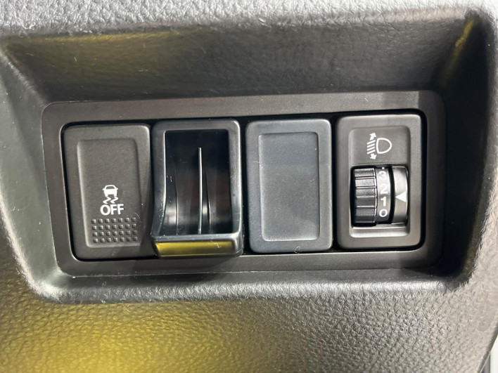 2015 Suzuki Swift DBA-ZC72S (UW-6a20eda46d97f)[19]