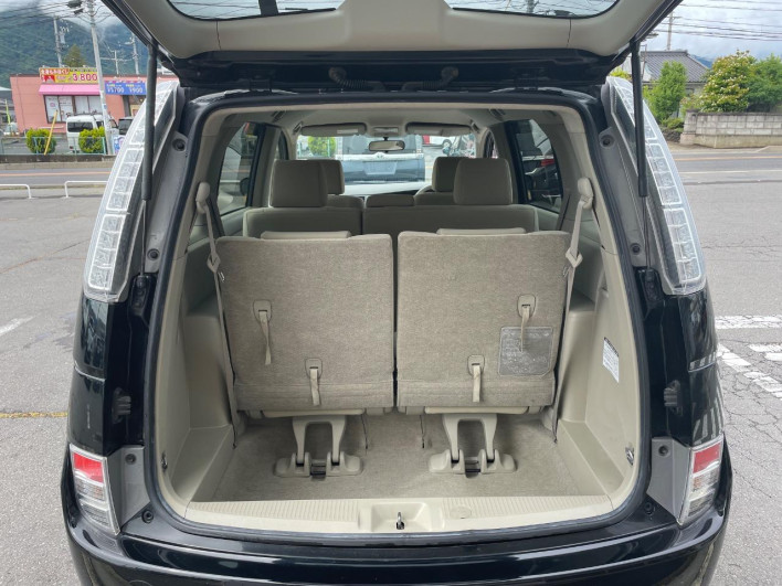 2011 Toyota Isis DBA-ZGM10G (UW-6a20eda68203b)[25]