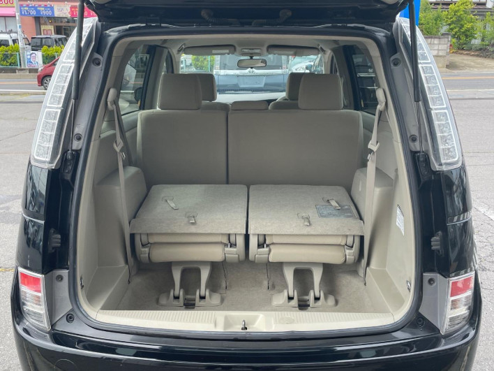 2011 Toyota Isis DBA-ZGM10G (UW-6a20eda68203b)[26]