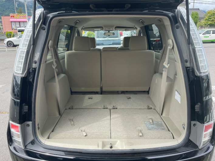 2011 Toyota Isis DBA-ZGM10G (UW-6a20eda68203b)[27]