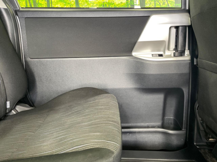 2013 Toyota Noah DBA-ZRR70W (UW-6a20eda825911)[22]