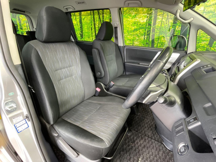 2013 Toyota Noah DBA-ZRR70W (UW-6a20eda825911)[20]
