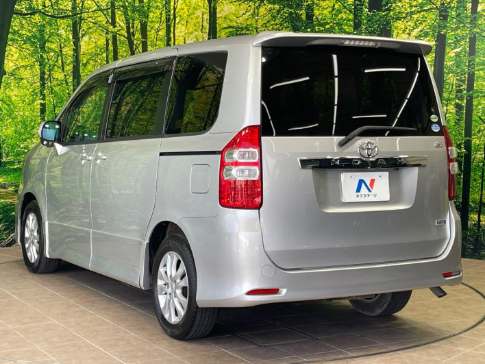 2013 Toyota Noah DBA-ZRR70W (UW-6a20eda825911)[7]