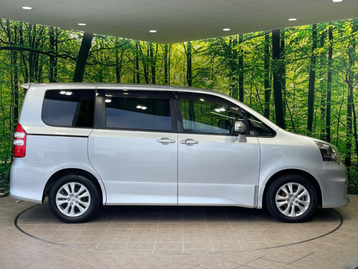 2013 Toyota Noah DBA-ZRR70W (UW-6a20eda825911)[10]