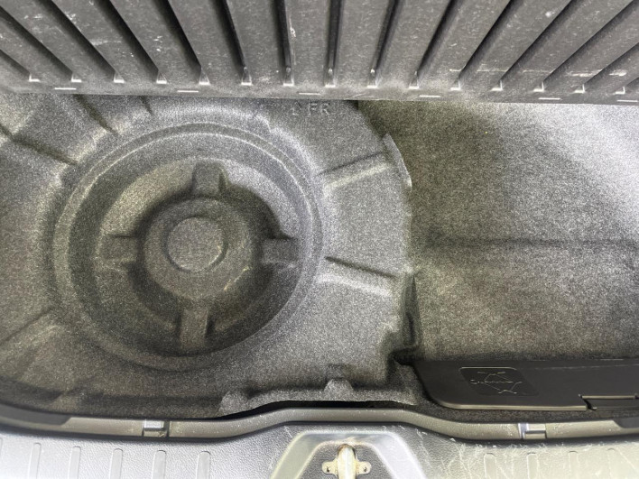 2014 Toyota Voxy DBA-ZRR80W (UW-6a20eda8c084f)[27]