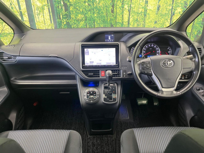 2014 Toyota Voxy DBA-ZRR80W (UW-6a20eda8c084f)[29]